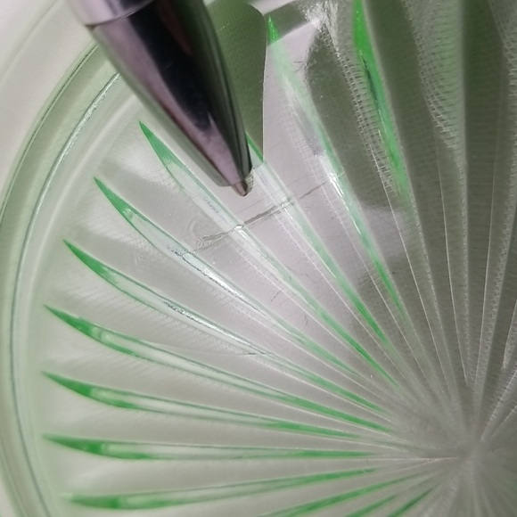 Depression Era Green Uranium Underplates - Picture 13 of 14